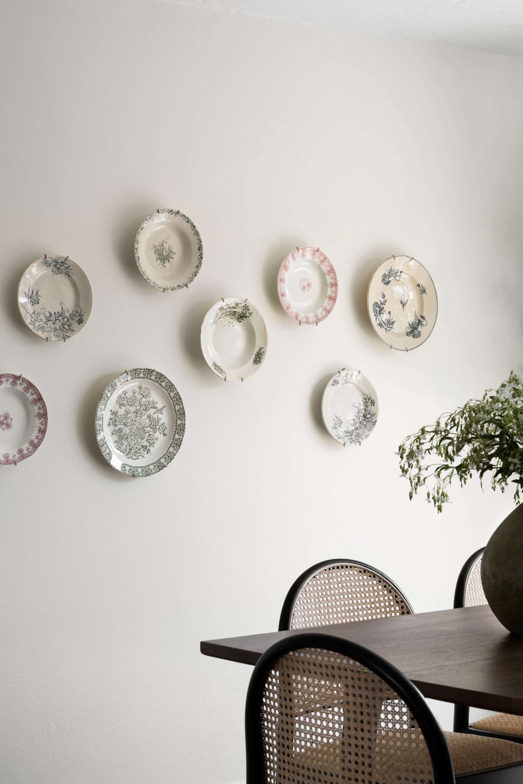 The Millcreek Cottage Remodel plate wall
