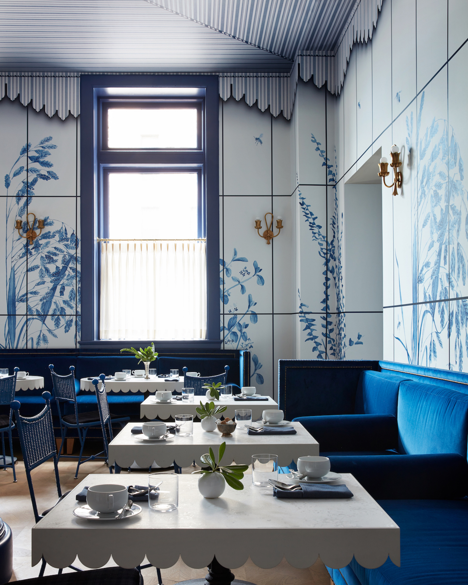 Maison de la Luz blue dining room