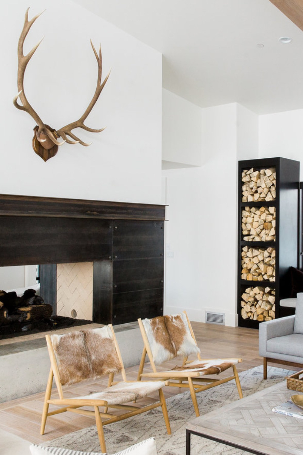 Living room with antlers above fireplace
